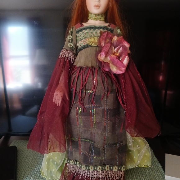 Mundia Russian Doll 18inch w/stand - Picture 8 of 8